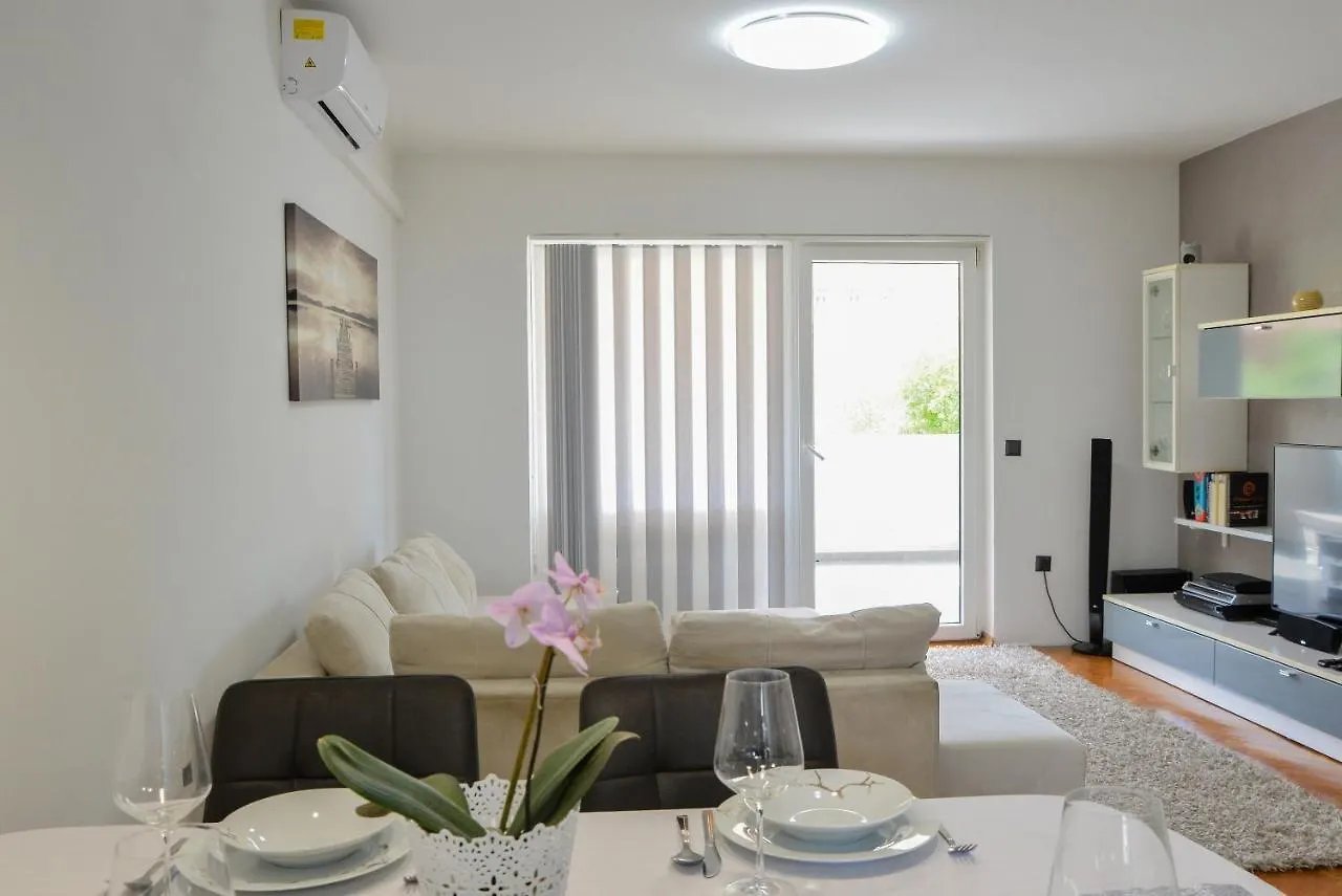 Apartment Summer Breeze Zadar 0*,  Croatia